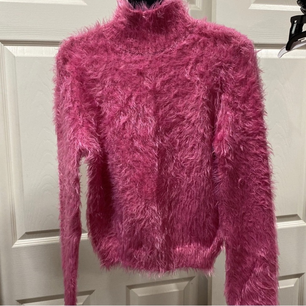 Forever 21 bubble gum sweater